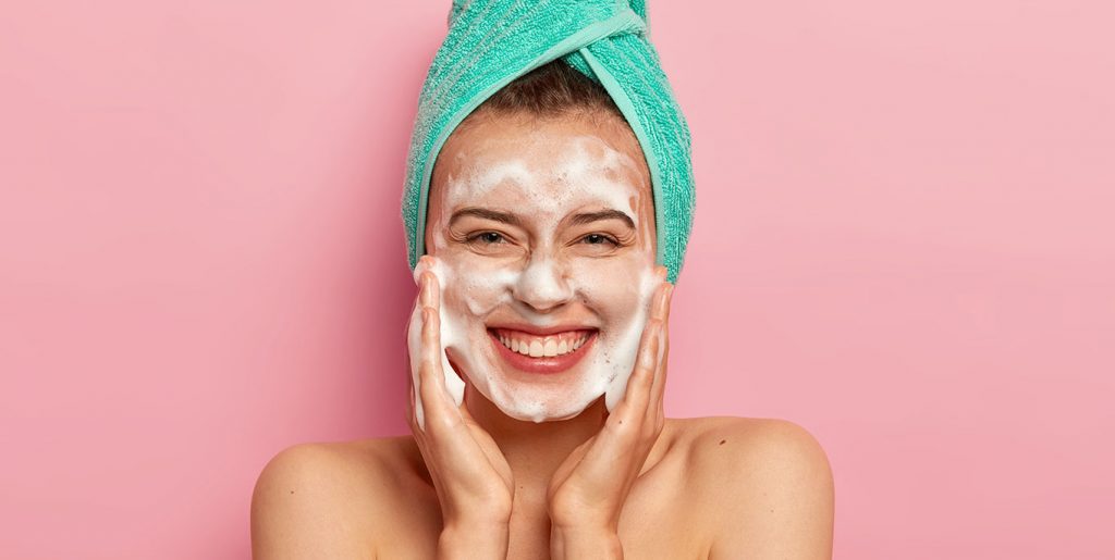 Una correcta limpieza facial es - Neutro Skin Care